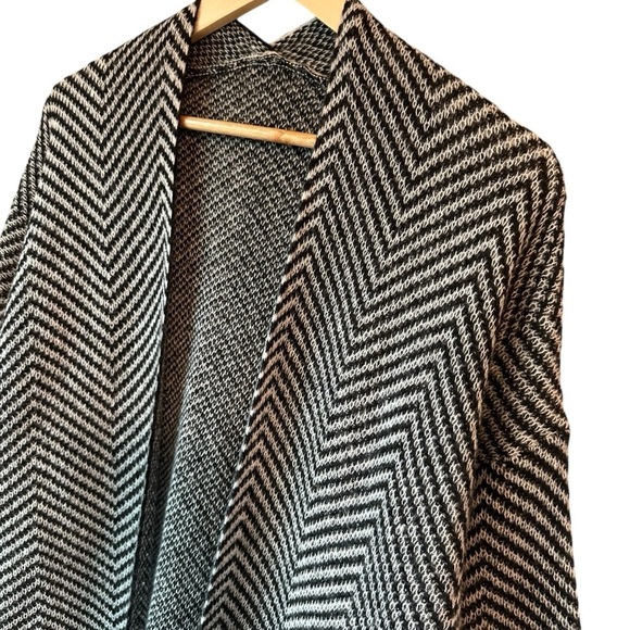 Chevron Pattern Open Front Cardigan Oversized Sweater - Black and White, Small - Picture 3 of 9